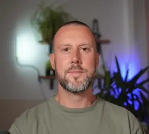 Chris Johnson Vocal Coach smiling at the camera for a profile picture